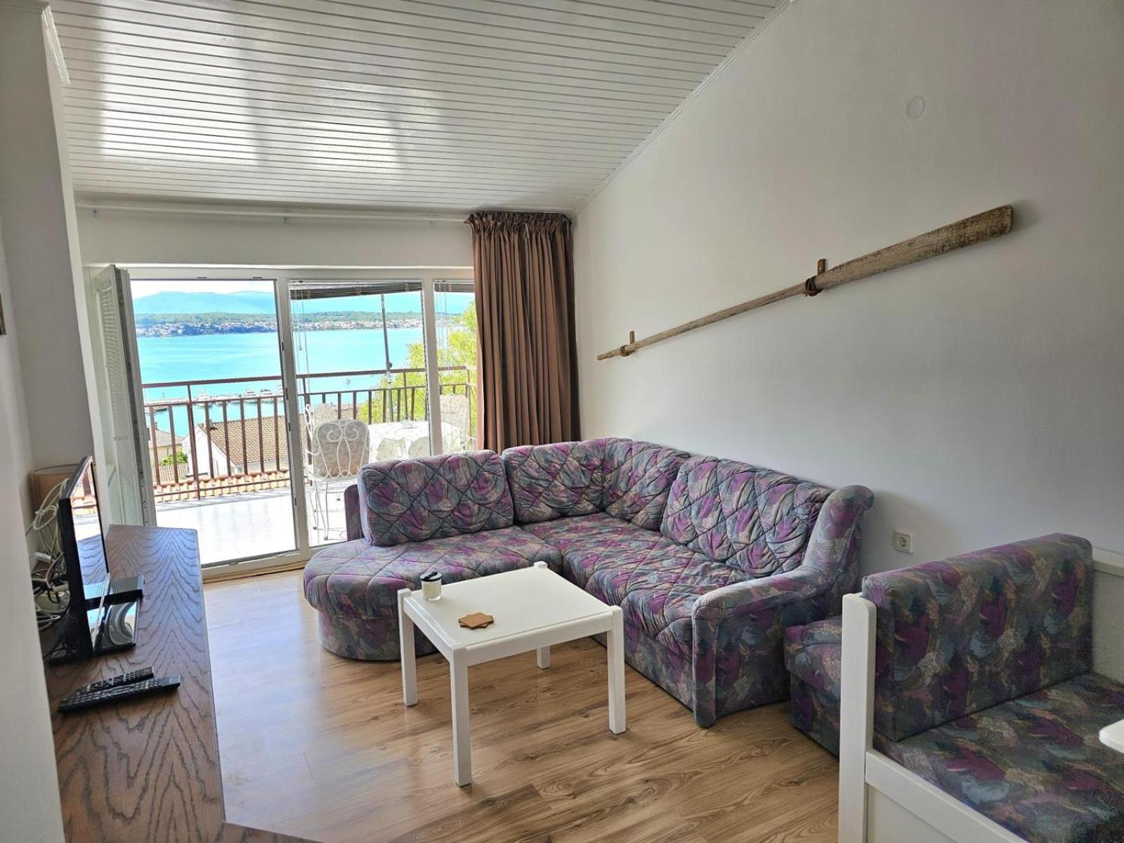 Apartment Gordana Малинска Екстериор снимка