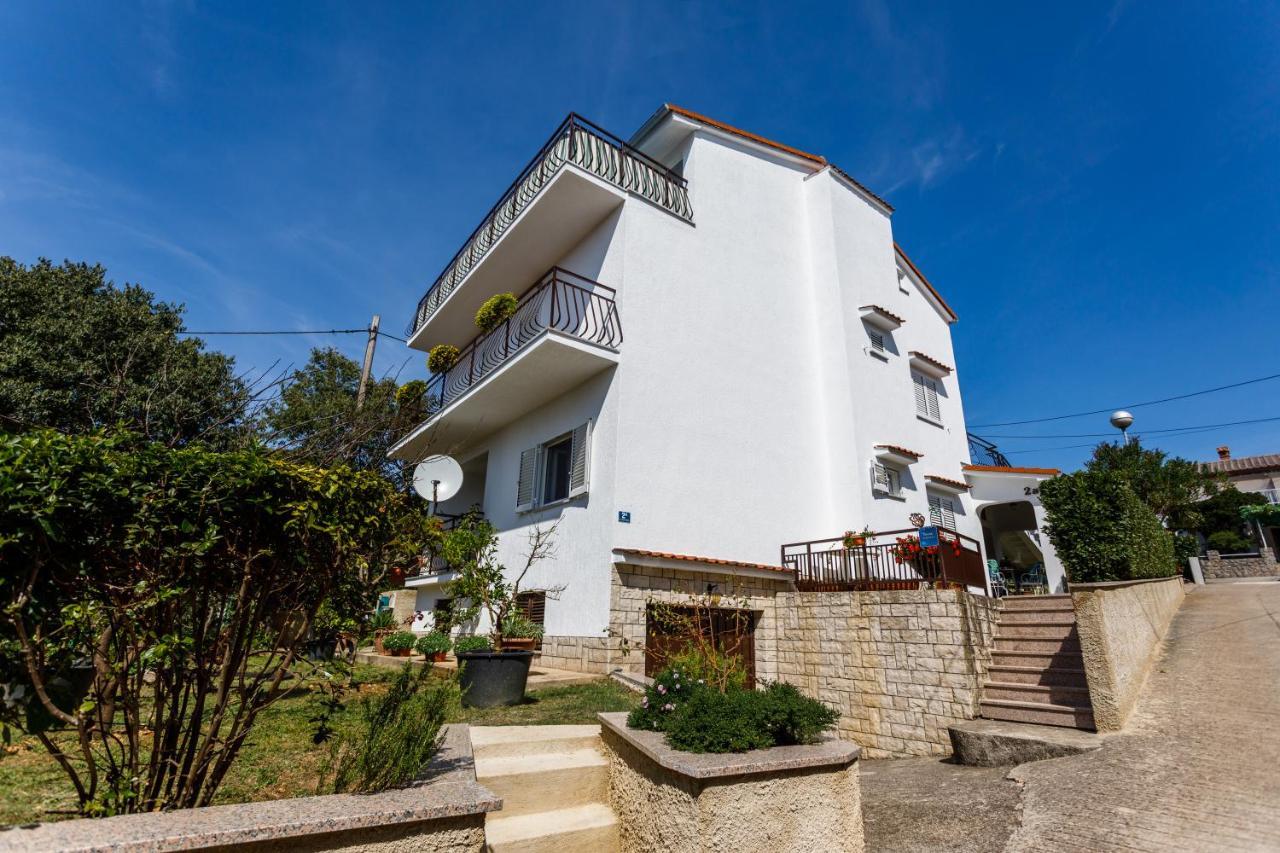 Apartment Gordana Малинска Екстериор снимка