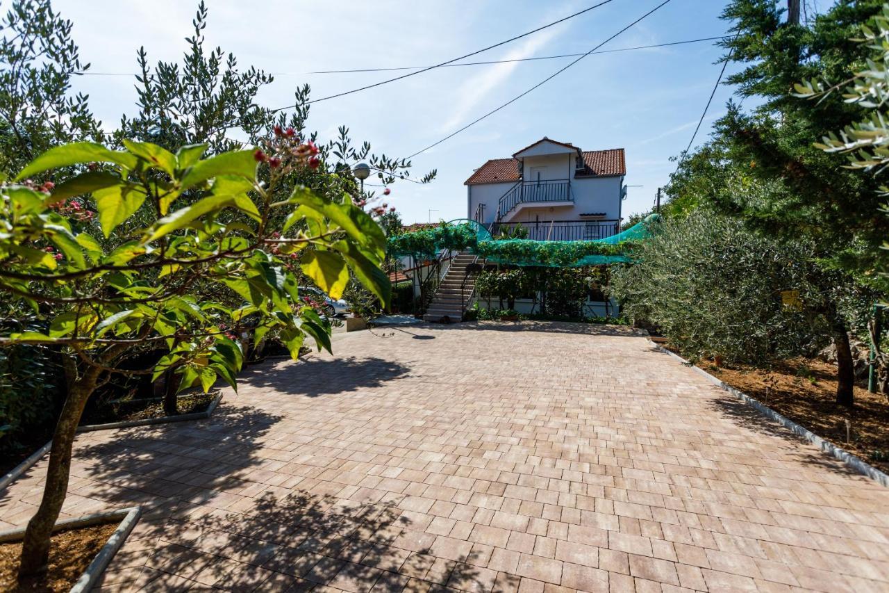 Apartment Gordana Малинска Екстериор снимка