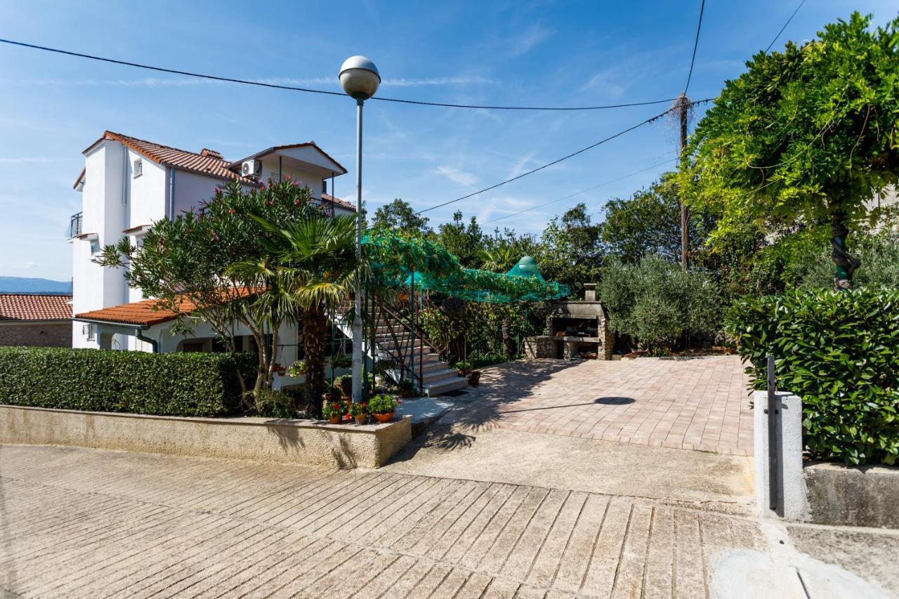 Apartment Gordana Малинска Екстериор снимка