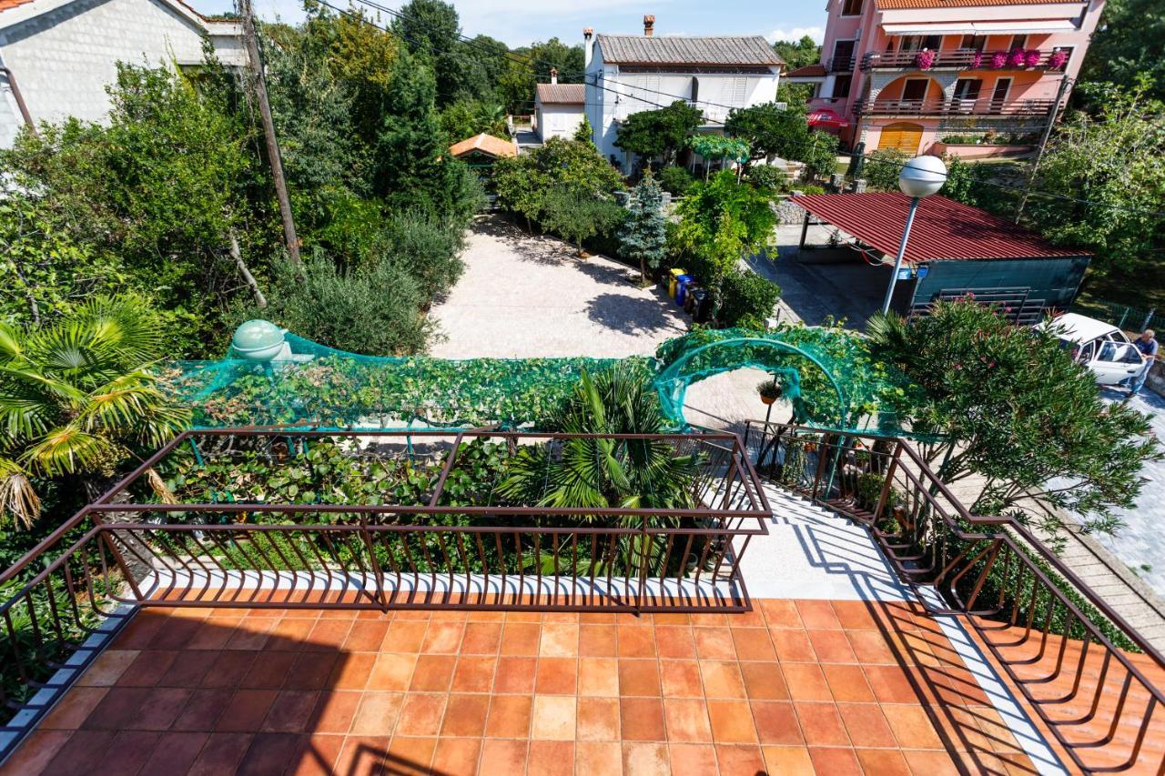 Apartment Gordana Малинска Екстериор снимка