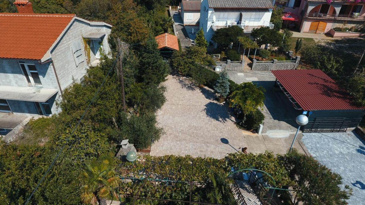 Apartment Gordana Малинска Екстериор снимка