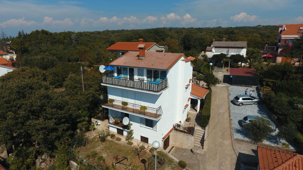 Apartment Gordana Малинска Екстериор снимка