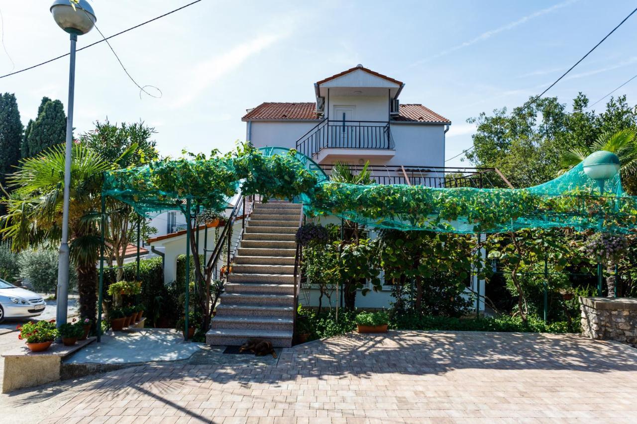 Apartment Gordana Малинска Екстериор снимка